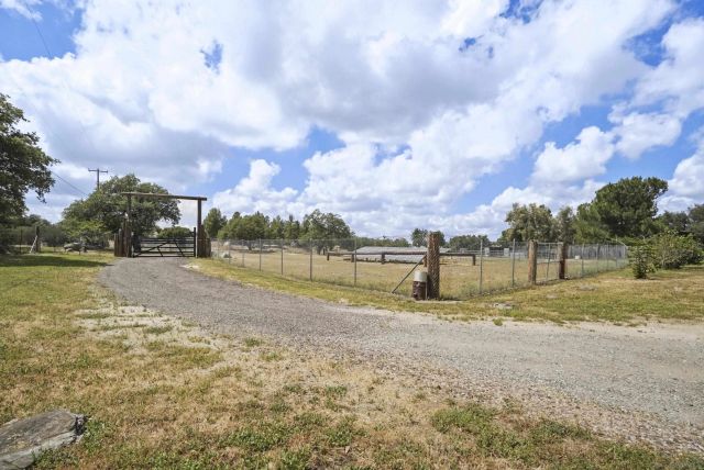 1541 Round Potrero Rd, Potrero, CA 91963