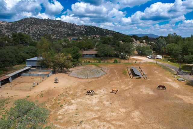 1541 Round Potrero Rd, Potrero, CA 91963