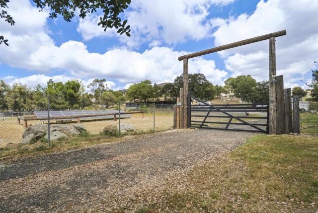 1541 Round Potrero Rd, Potrero, CA 91963