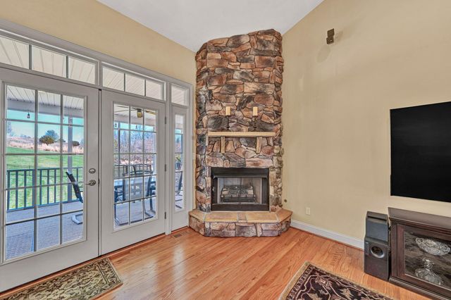 232 Savannah CT, Daleville, VA 24083