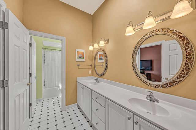 232 Savannah CT, Daleville, VA 24083