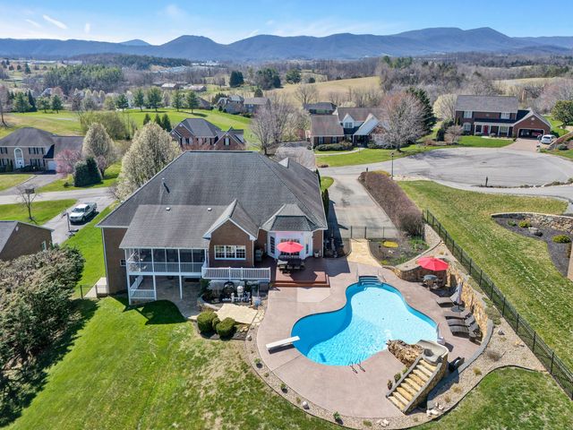 232 Savannah CT, Daleville, VA 24083