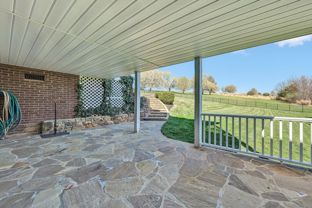 232 Savannah CT, Daleville, VA 24083