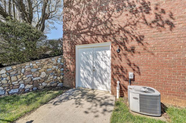 232 Savannah CT, Daleville, VA 24083