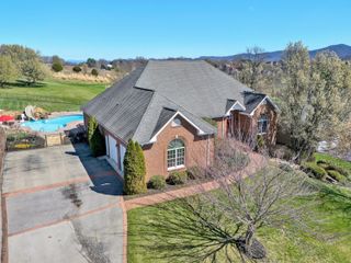 232 Savannah CT, Daleville, VA 24083