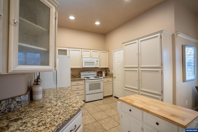 5703 Flairstone Dr SE, Salem, OR 97306