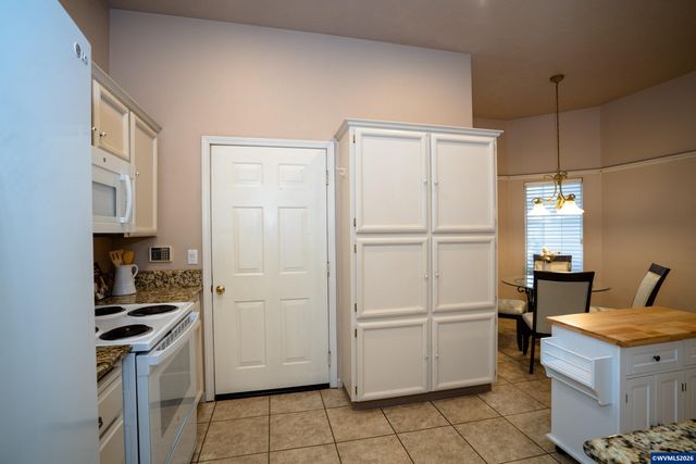 5703 Flairstone Dr SE, Salem, OR 97306