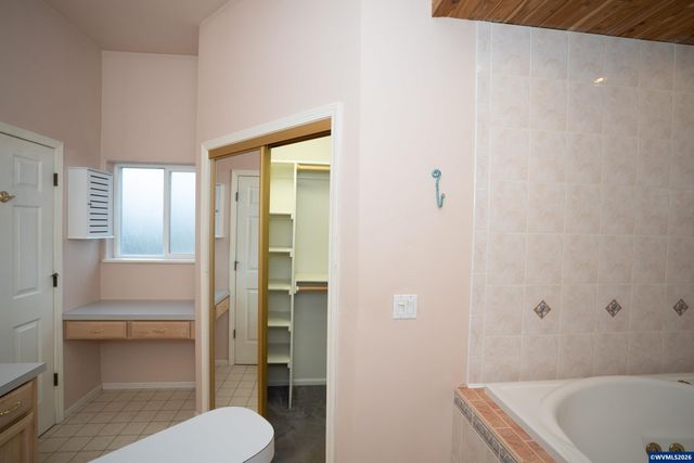 5703 Flairstone Dr SE, Salem, OR 97306