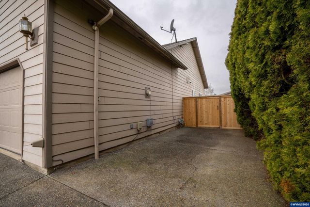 5703 Flairstone Dr SE, Salem, OR 97306