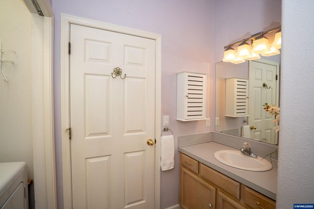 5703 Flairstone Dr SE, Salem, OR 97306