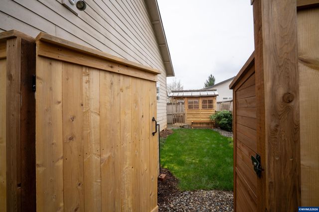 5703 Flairstone Dr SE, Salem, OR 97306