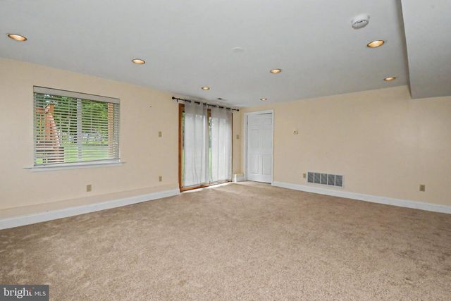 24 SCHOOL, Willow Grove, PA 19090
