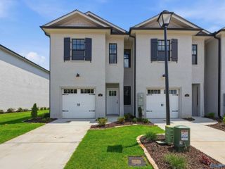 8 Whispering Oaks SW, Huntsville, AL 35824