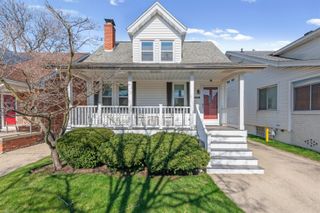 1330 Beaconsfield Street, Grosse Pointe Park, MI 48230