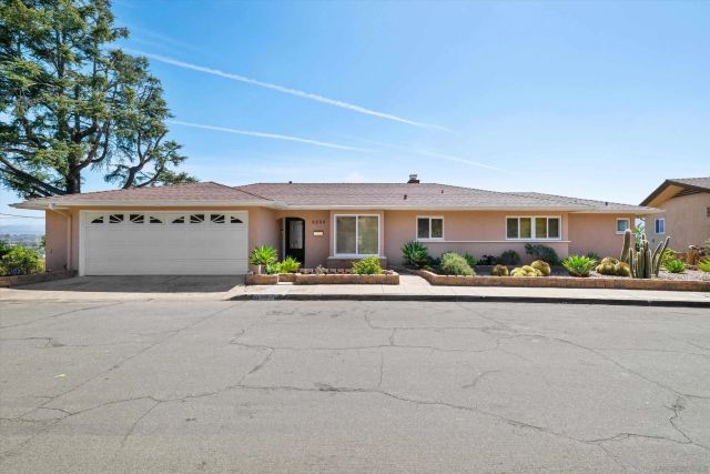 4258 Summit Dr, La Mesa, CA 91941