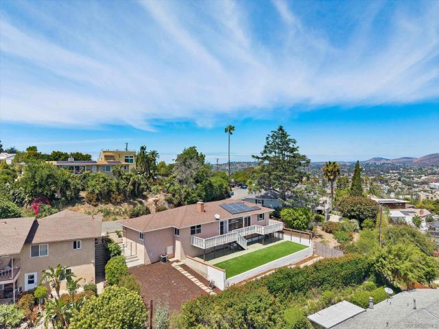 4258 Summit Dr, La Mesa, CA 91941