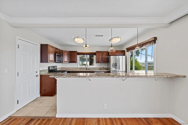 4258 Summit Dr, La Mesa, CA 91941