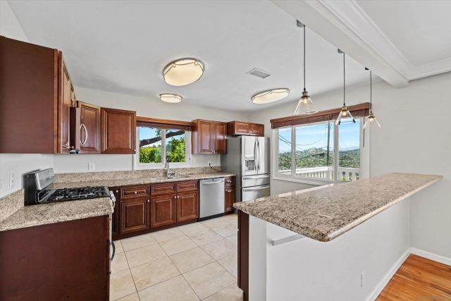 4258 Summit Dr, La Mesa, CA 91941