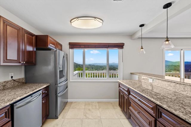 4258 Summit Dr, La Mesa, CA 91941
