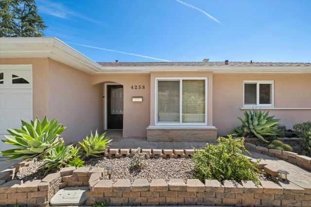 4258 Summit Dr, La Mesa, CA 91941