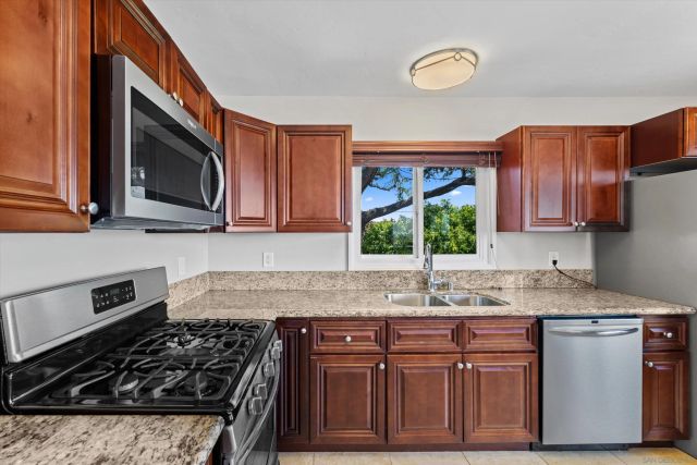 4258 Summit Dr, La Mesa, CA 91941