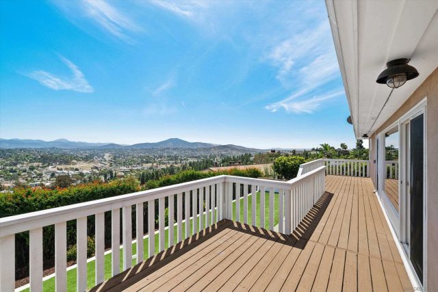 4258 Summit Dr, La Mesa, CA 91941