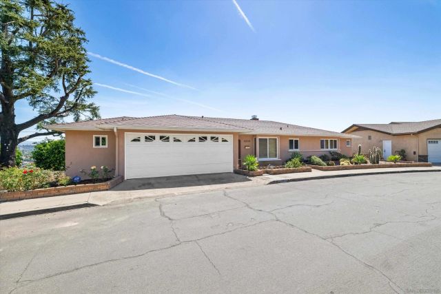4258 Summit Dr, La Mesa, CA 91941