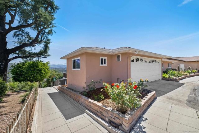 4258 Summit Dr, La Mesa, CA 91941