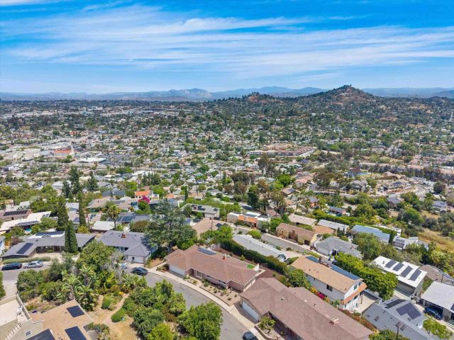 4258 Summit Dr, La Mesa, CA 91941