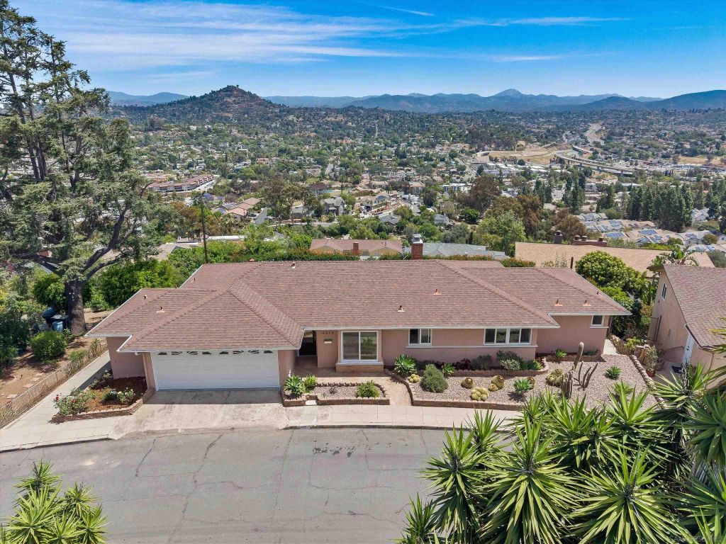 4258 Summit Dr, La Mesa, CA 91941