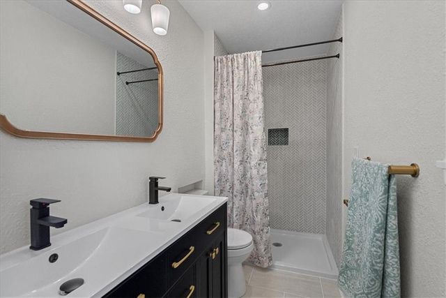 13 Oak Crest Drive, Linn Valley, KS 66040