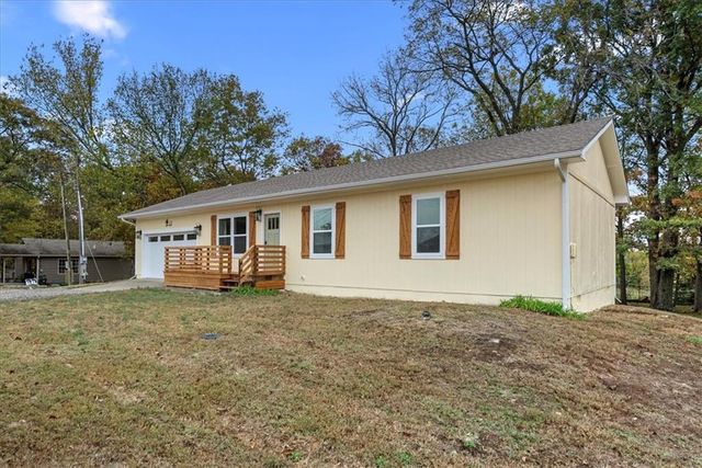 13 Oak Crest Drive, Linn Valley, KS 66040