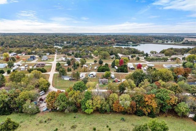 13 Oak Crest Drive, Linn Valley, KS 66040