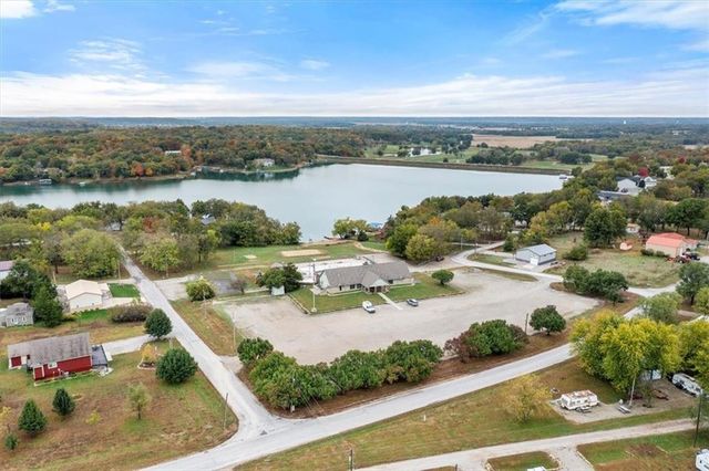 13 Oak Crest Drive, Linn Valley, KS 66040