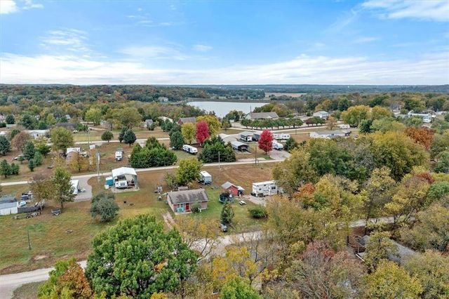 13 Oak Crest Drive, Linn Valley, KS 66040