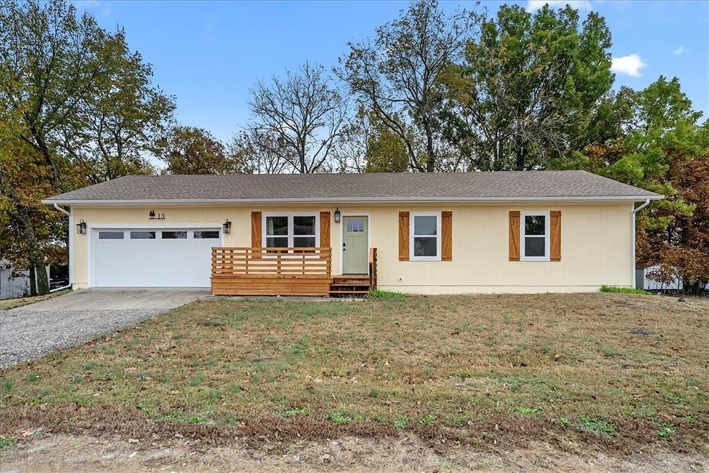 13 Oak Crest Drive, Linn Valley, KS 66040