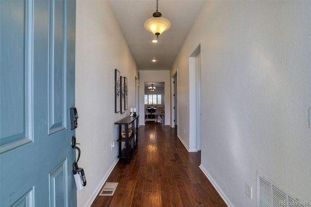 97 N Jackson Gap Way, Aurora, CO 80018