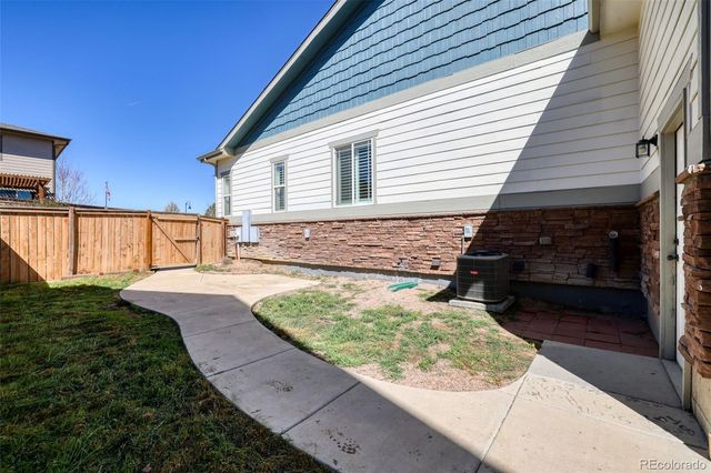 97 N Jackson Gap Way, Aurora, CO 80018