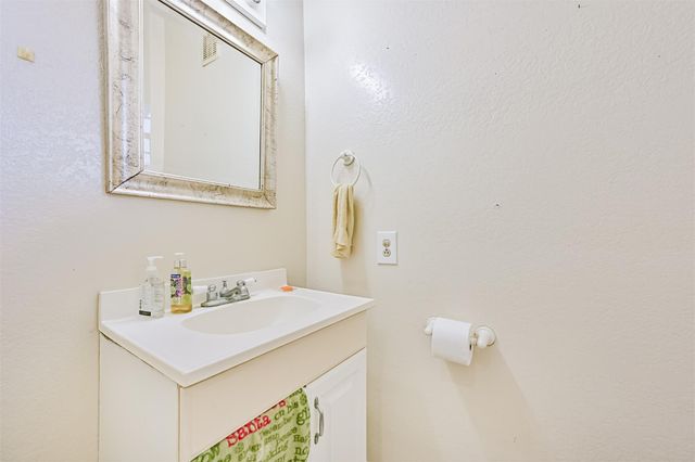 4928 Avenue P, Galveston, TX 77551