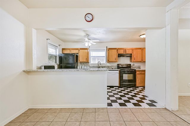 4928 Avenue P, Galveston, TX 77551