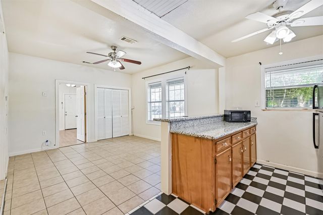 4928 Avenue P, Galveston, TX 77551