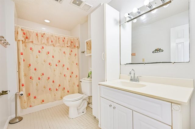 4928 Avenue P, Galveston, TX 77551