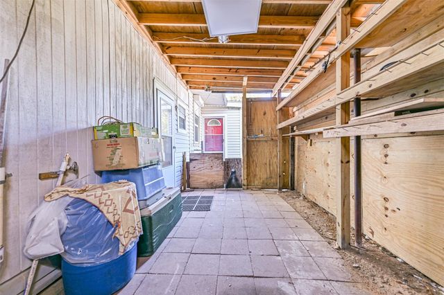 4928 Avenue P, Galveston, TX 77551