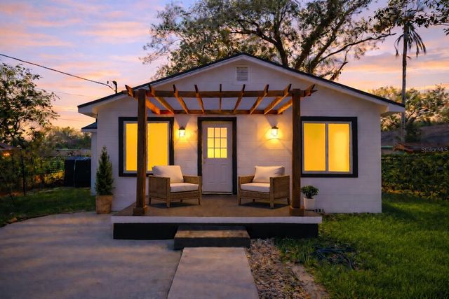 2102 E CARACAS STREET, Tampa, FL 33610