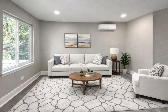 2102 E CARACAS STREET, Tampa, FL 33610