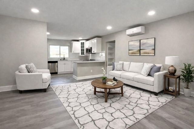 2102 E CARACAS STREET, Tampa, FL 33610