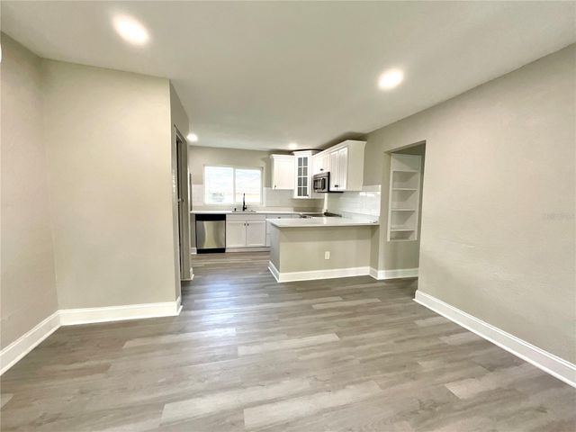 2102 E CARACAS STREET, Tampa, FL 33610