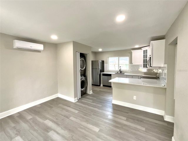 2102 E CARACAS STREET, Tampa, FL 33610