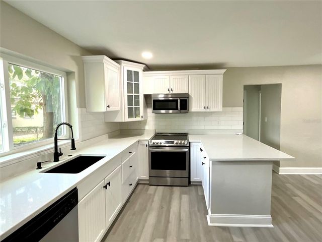 2102 E CARACAS STREET, Tampa, FL 33610