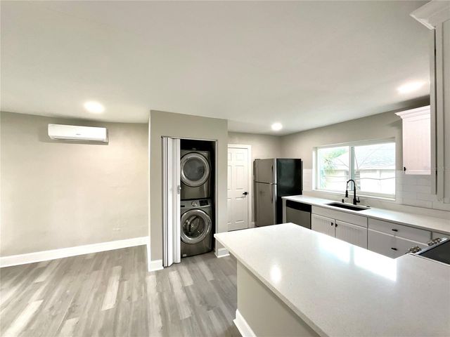 2102 E CARACAS STREET, Tampa, FL 33610